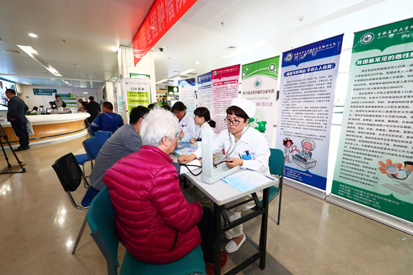 量血压.jpg 量血压.jpg